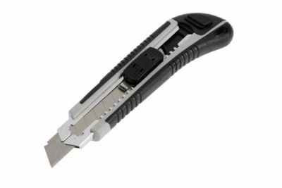 Нож универсальный ТУНДРА, металлическая направляющая, 2 запасных лезвия, 2К корпус, 18 мм 1006506