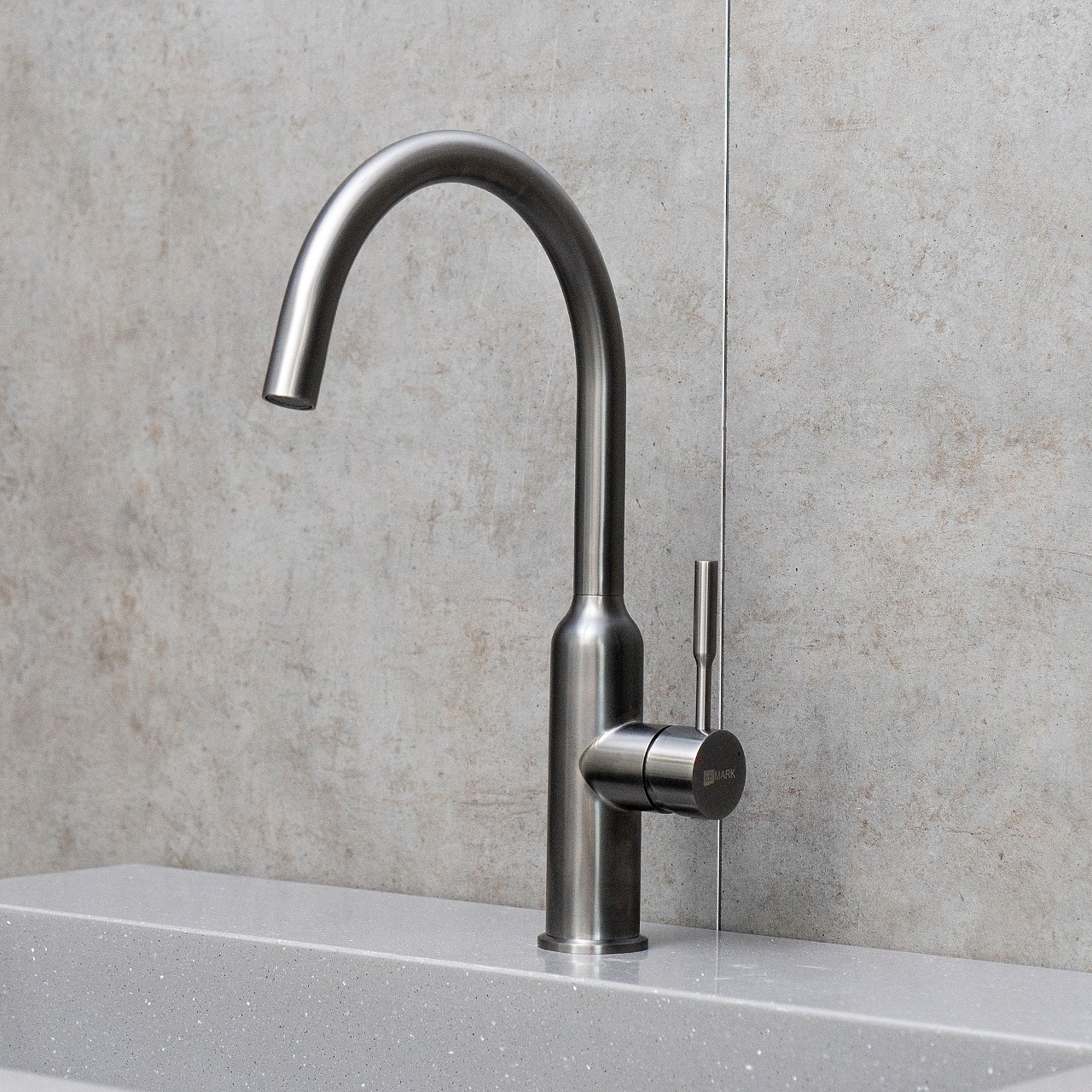 LM5079GMN Expert Смеситель для кухни с поворотным изливом, графит нано LEMARK