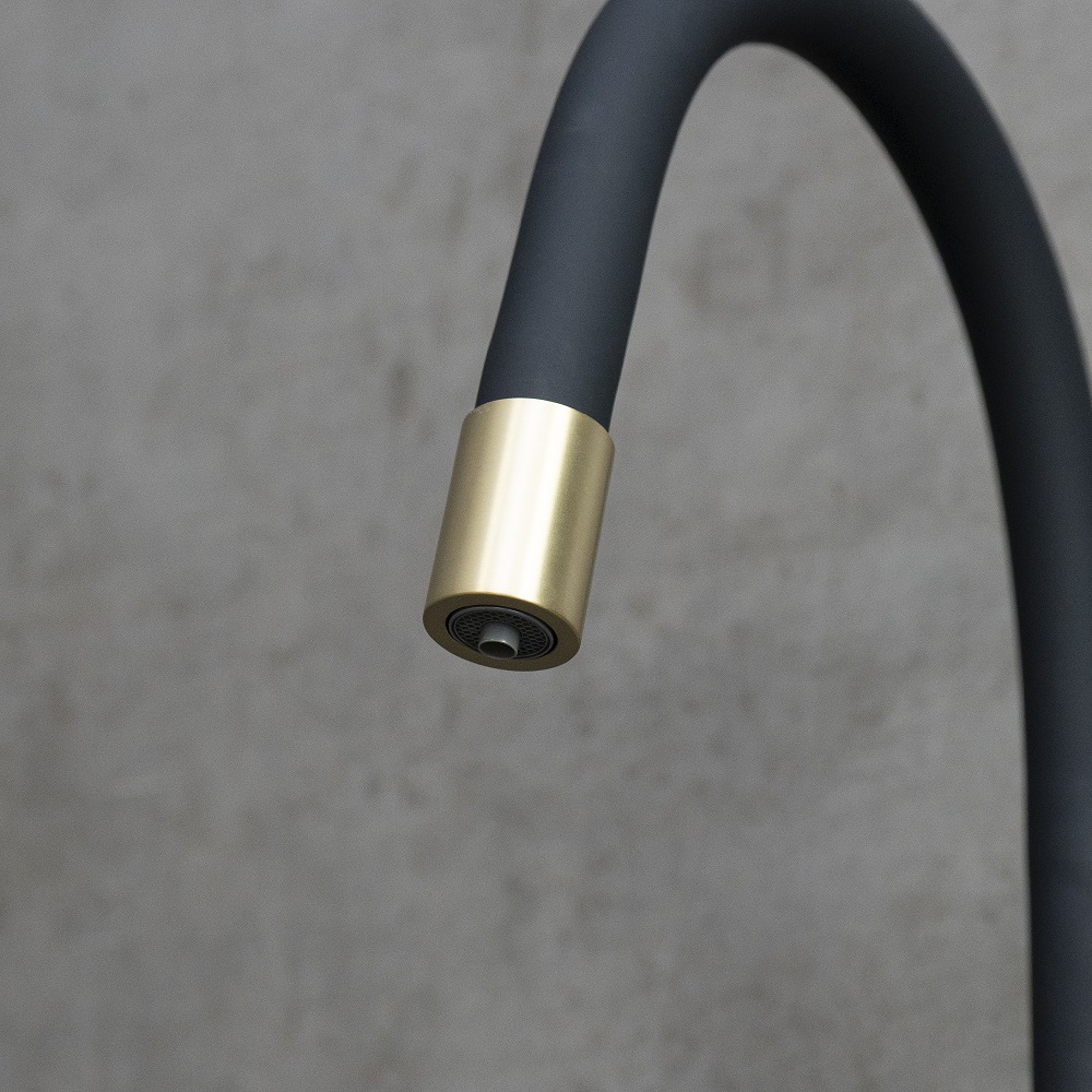 LM5083LGN-Black Expert Смеситель для кухни, с гибким изливом, с подключением к фильтру питьевой воды, светлое золото нано/черный LEMARK