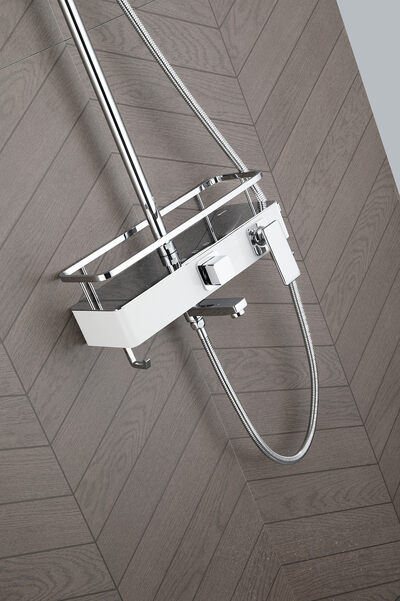 LM7013C Tropic Смеситель для ванны с верхней душевой лейкой "Тропический дождь", с поворотным изливом, белый/хром LEMARK	