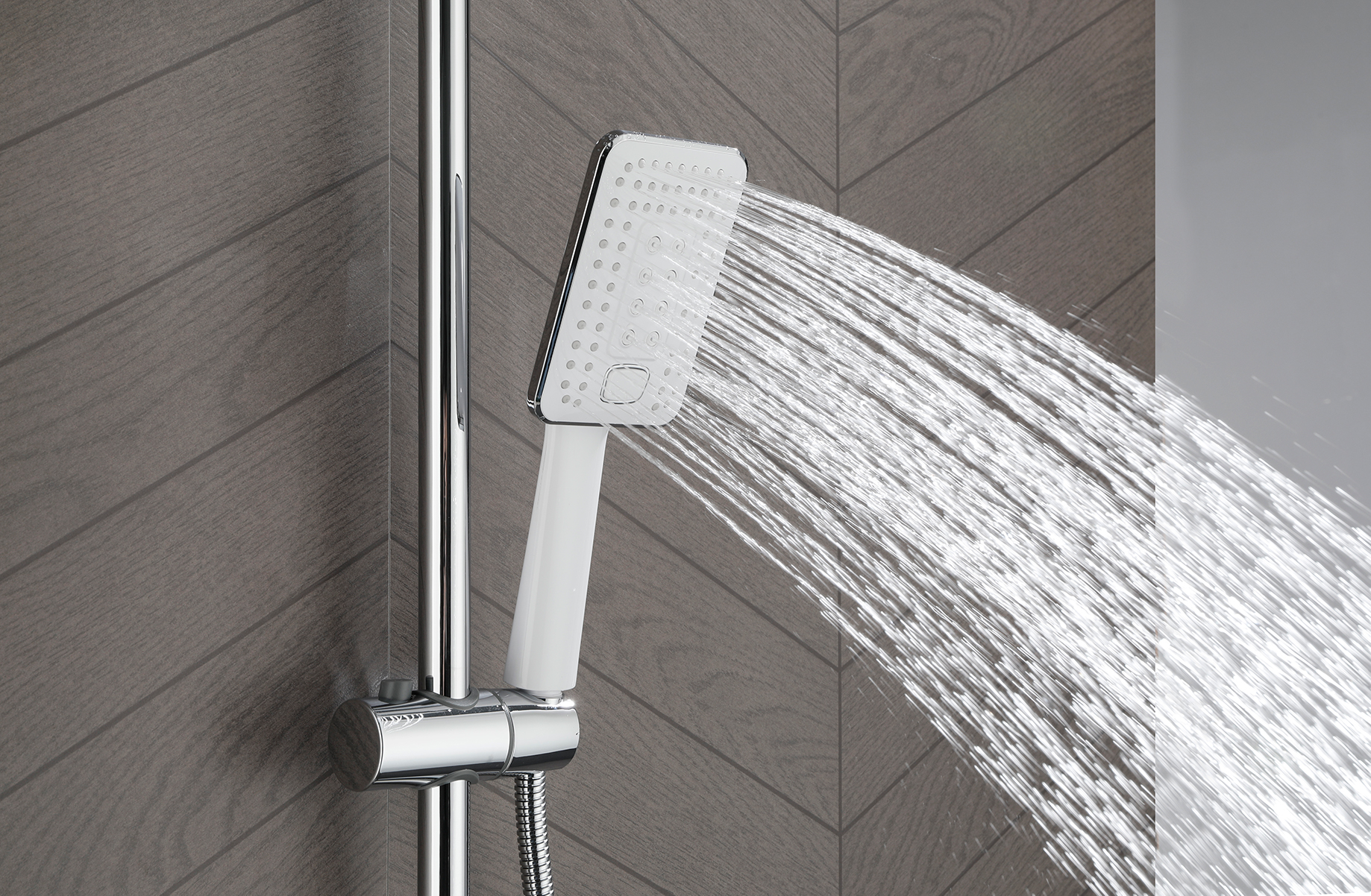 LM7013C Tropic Смеситель для ванны с верхней душевой лейкой "Тропический дождь", с поворотным изливом, белый/хром LEMARK	